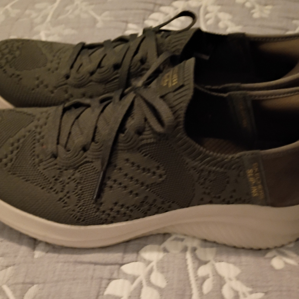 Skechers Olive Green Women's Shoes - Picture 2 of 3